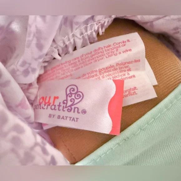 18” Our Generation - Suzee With Amputated Leg (crutches added) - Picture 10 of 12